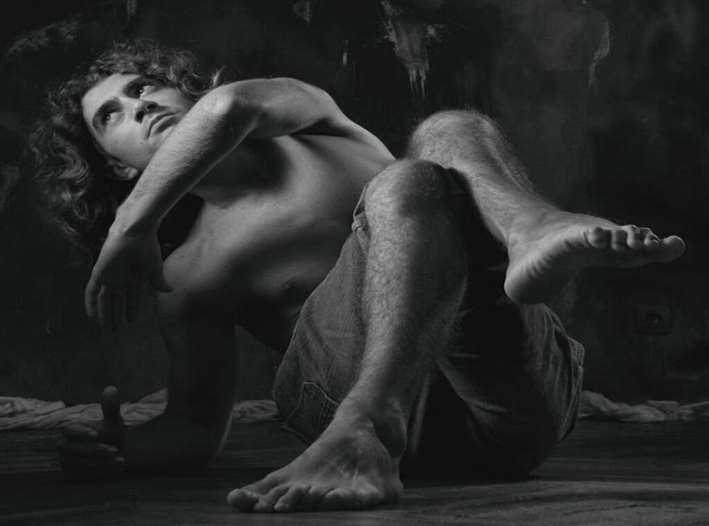 fond d'écran baki noir et blanc